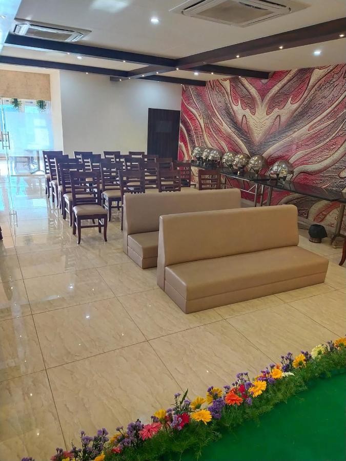 Vijayawāda Kvr Capitol Suites מראה חיצוני תמונה