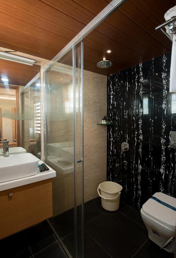 Vijayawāda Kvr Capitol Suites מראה חיצוני תמונה