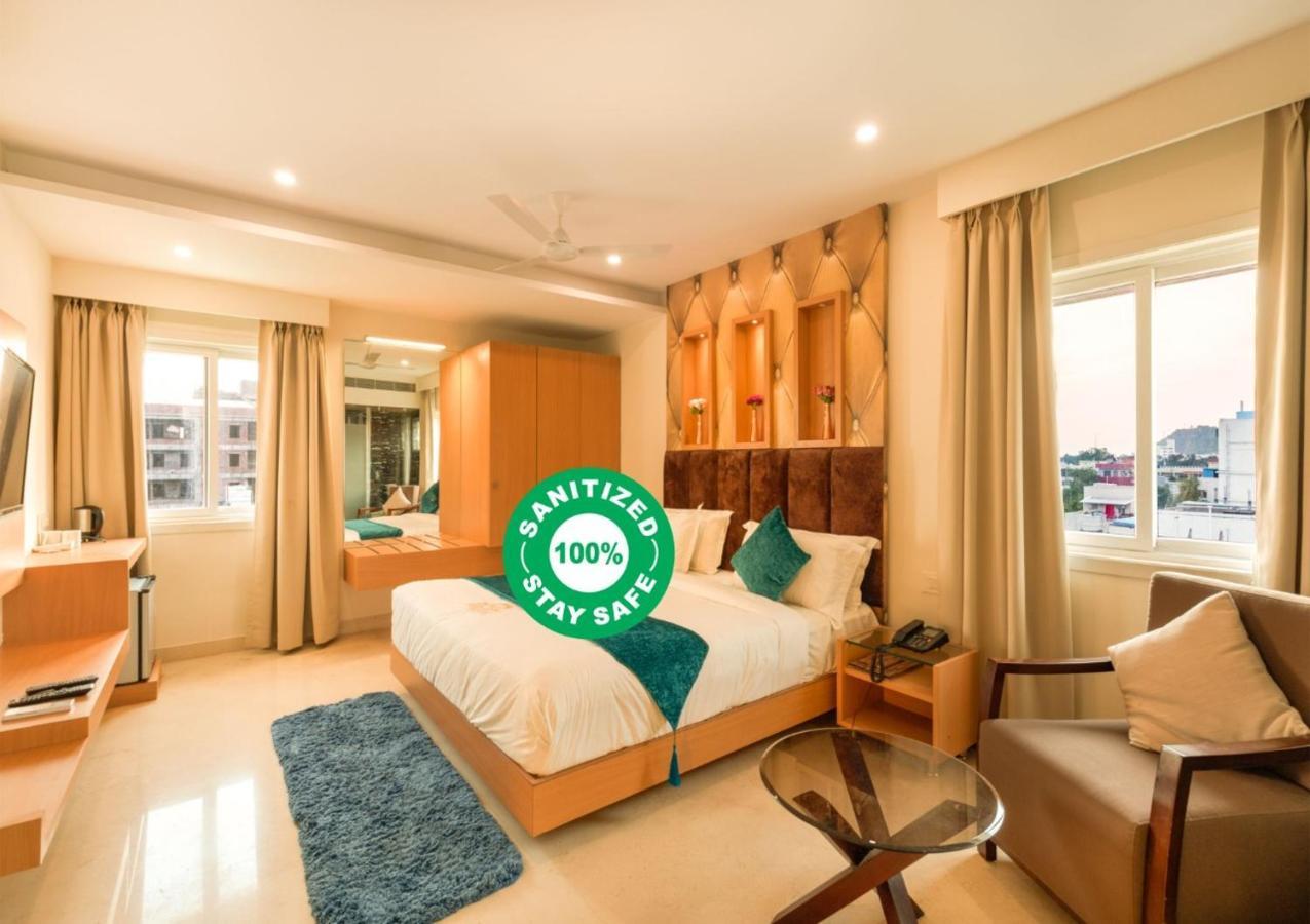 Vijayawāda Kvr Capitol Suites מראה חיצוני תמונה